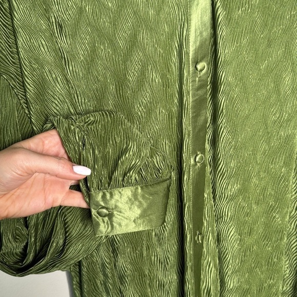 Boohoo Plus Textured Plisse Long Sleeve Button Down Shirt in Green Size US 20 - Picture 3 of 5